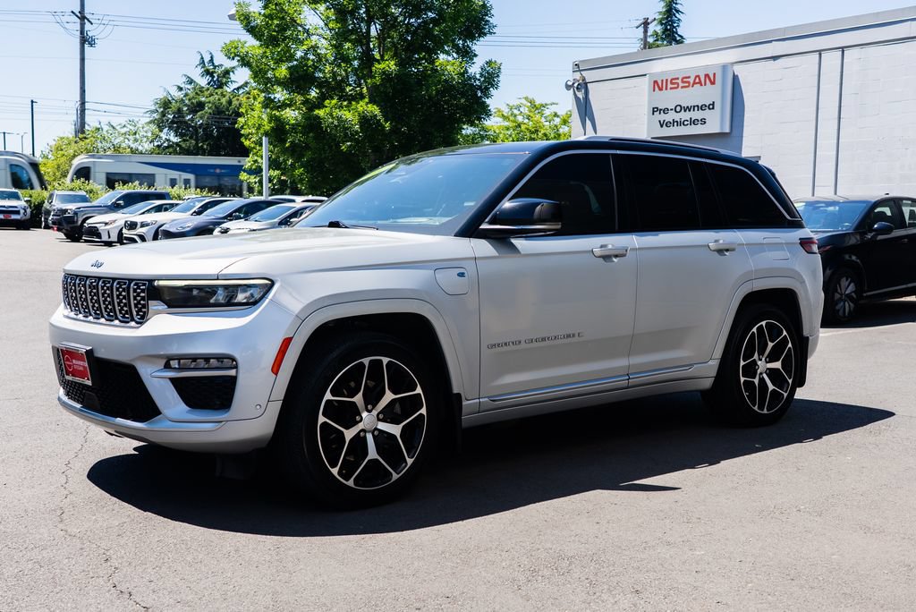 Used 2022 Jeep Grand Cherokee Summit AWD/4WD image 3