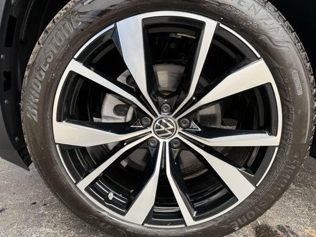 Used 2024 Volkswagen Atlas Cross Sport SEL Premium R-Line image 9