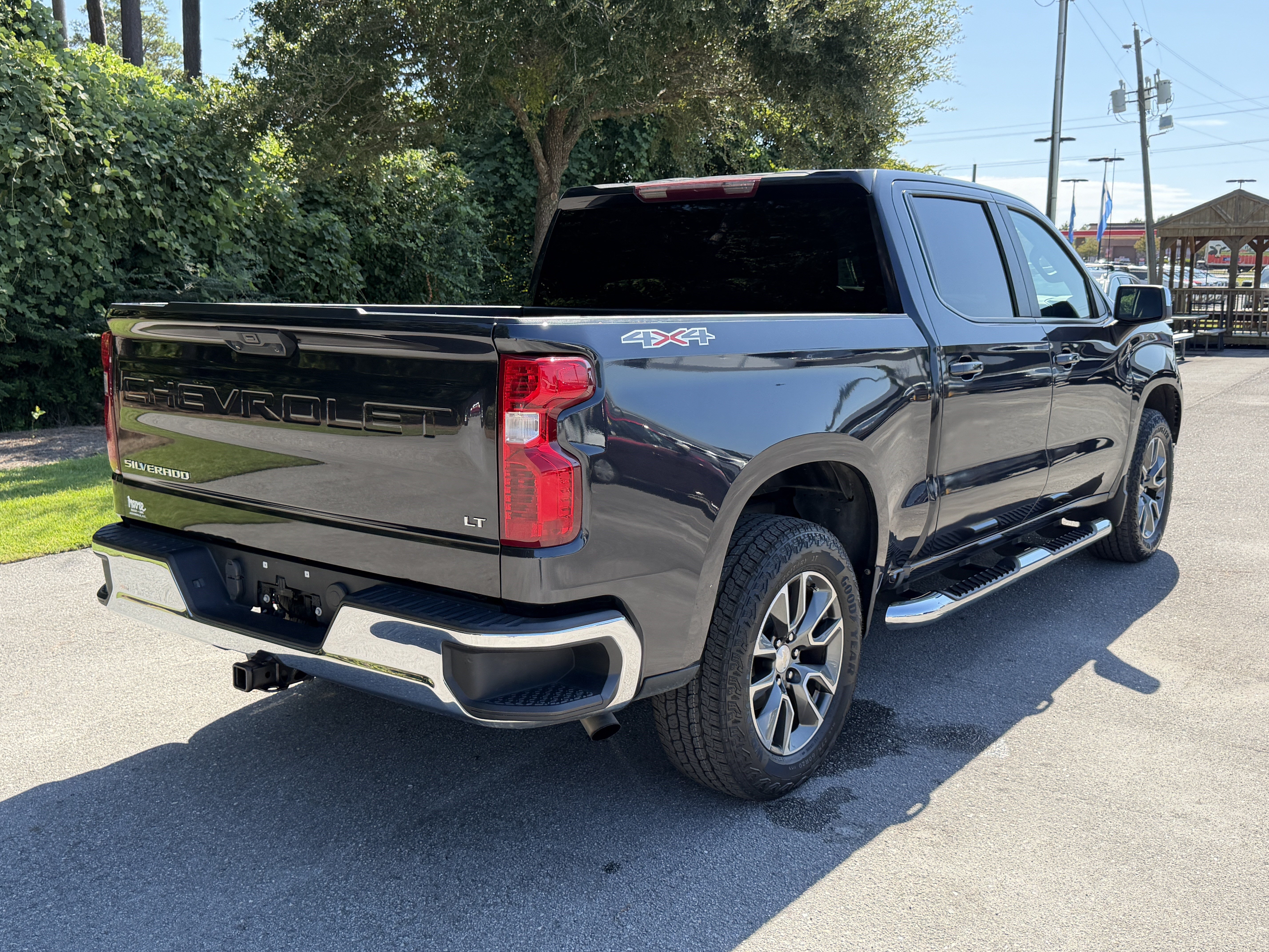 Used 2022 Chevrolet Silverado 1500 LT AWD/4WD image 31