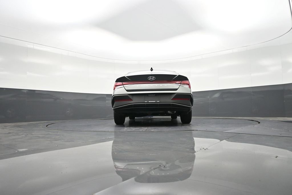 Used 2025 Hyundai Elantra SE image 26