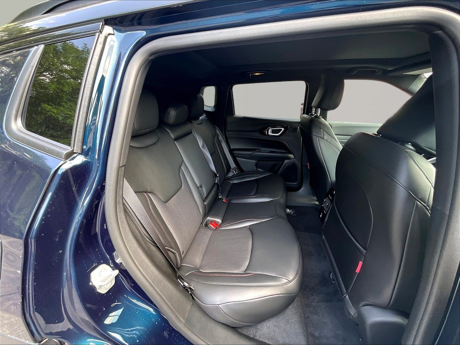 New 2026 Jeep Compass Trailhawk w/ Sun, Sound & Navigation Group AWD/4WD image 19