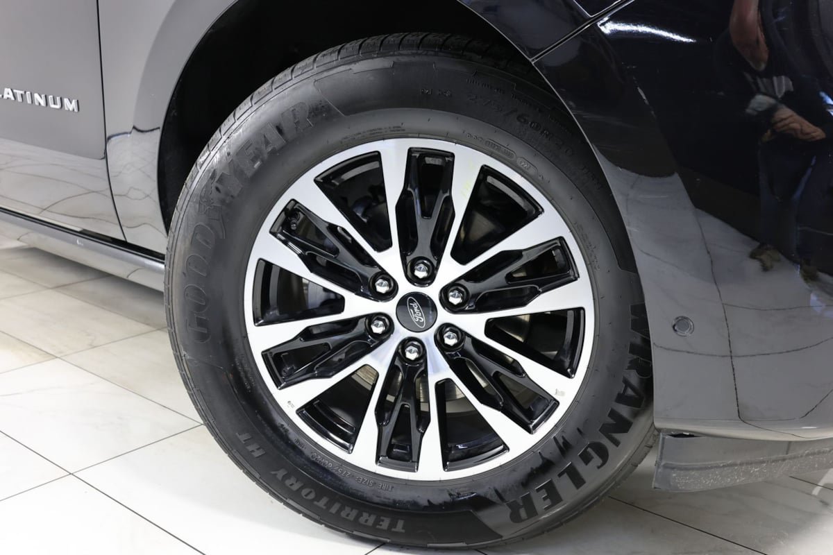 Used 2025 Ford Expedition Platinum AWD/4WD image 15