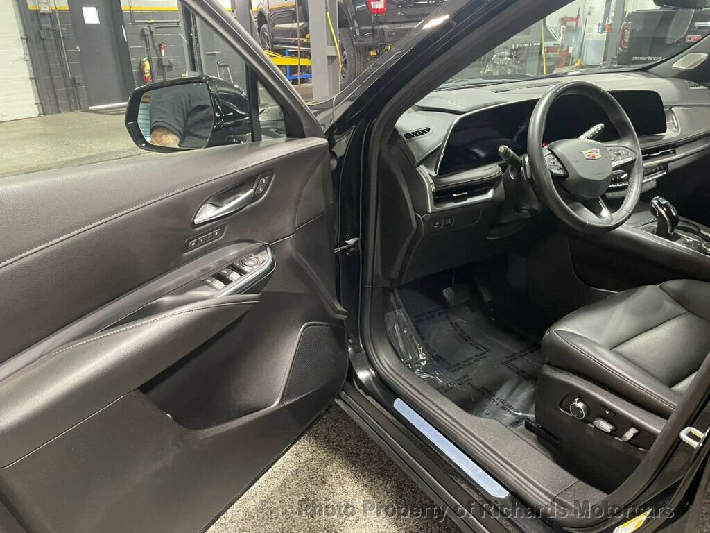 Used 2024 Cadillac XT4 Premium Luxury image 10