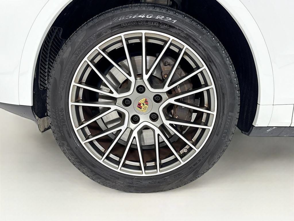 Certified 2023 Porsche Cayenne Platinum Edition AWD/4WD image 11