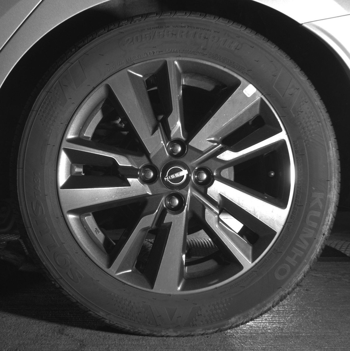 Used 2025 Nissan Versa SV FWD image 14