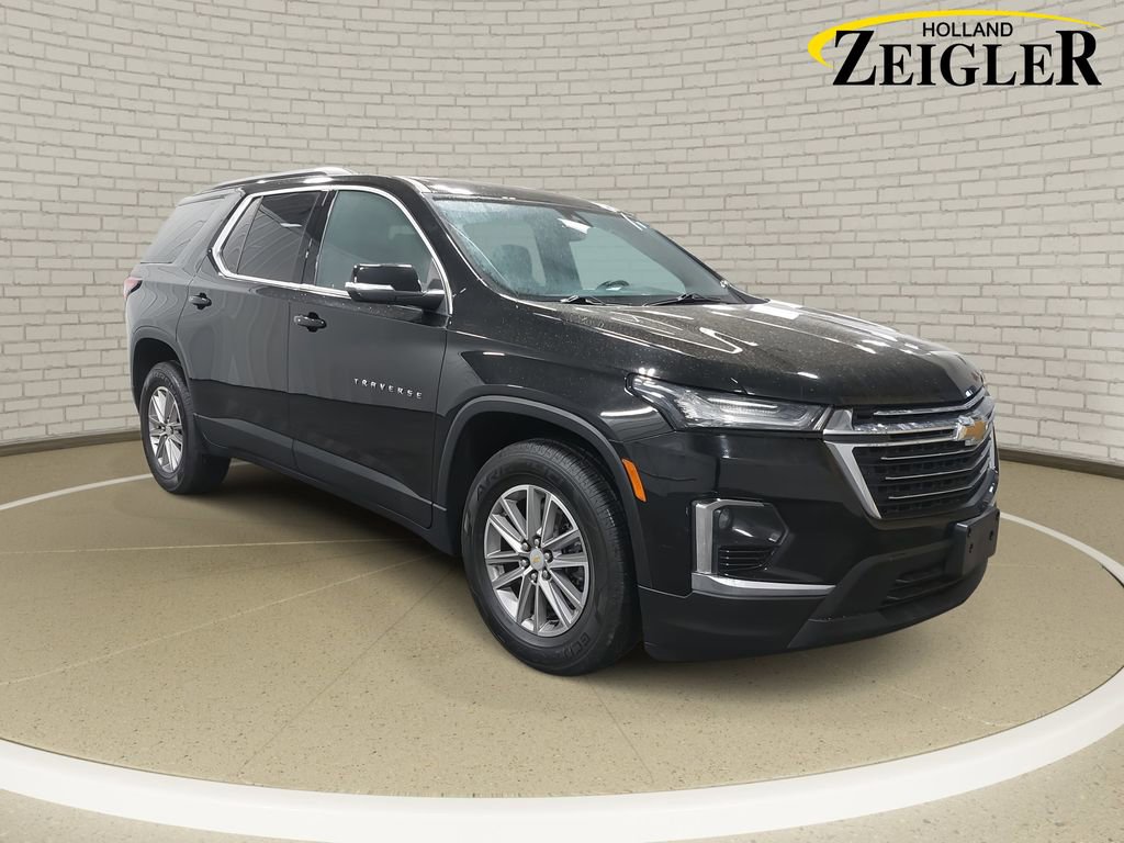 Used 2022 Chevrolet Traverse LT image 3