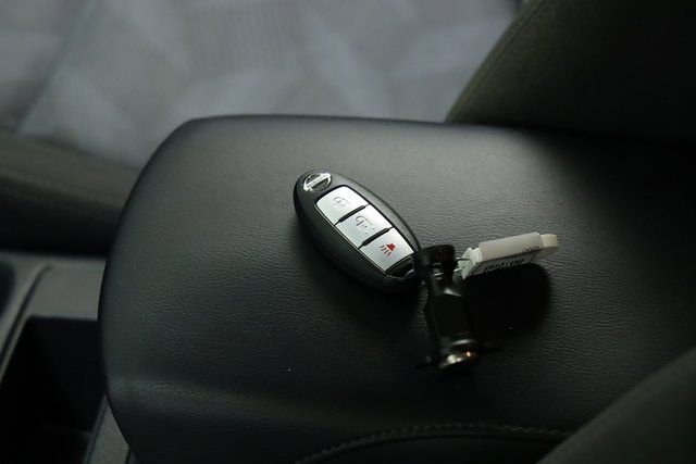 Used 2016 Nissan Rogue SV image 33