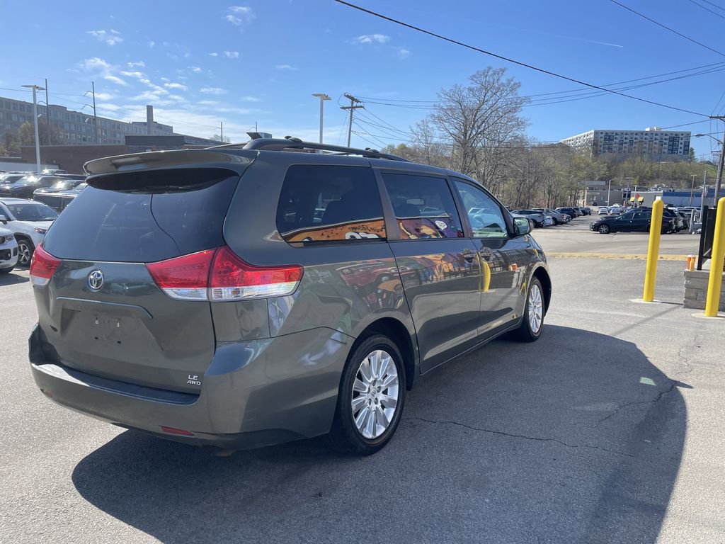 Used 2012 Toyota Sienna LE w/ Towing Pkg AWD/4WD image 8