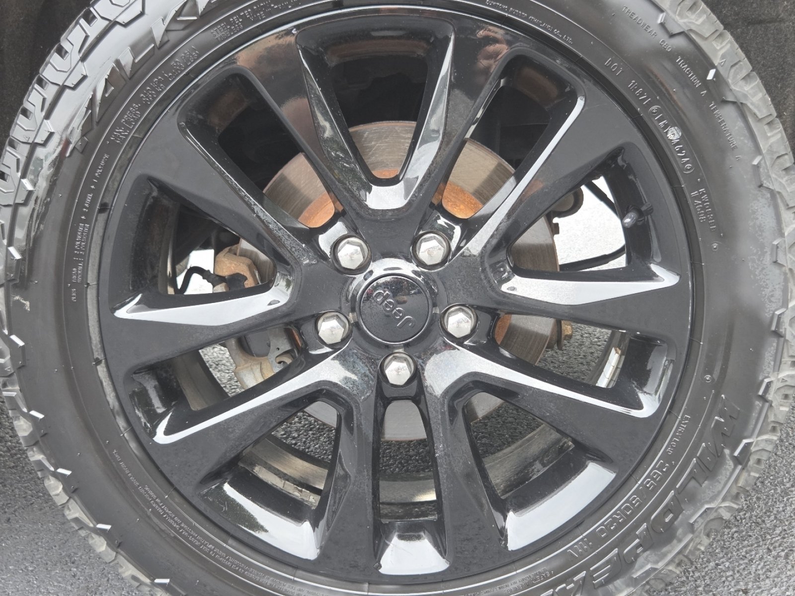 Used 2019 Jeep Grand Cherokee Altitude AWD/4WD image 13