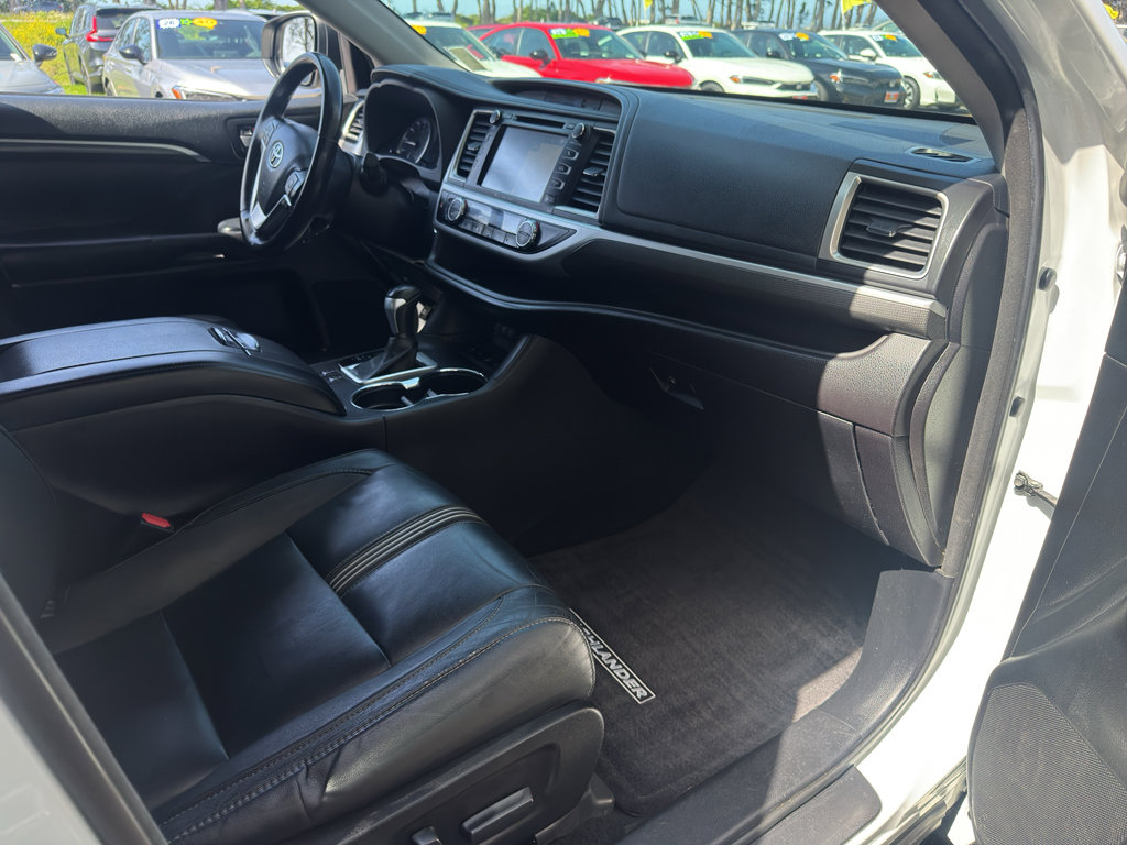 Used 2017 Toyota Highlander SE AWD/4WD image 18