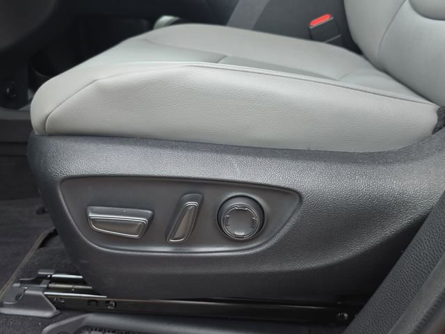 Used 2025 Toyota Sienna XLE image 30