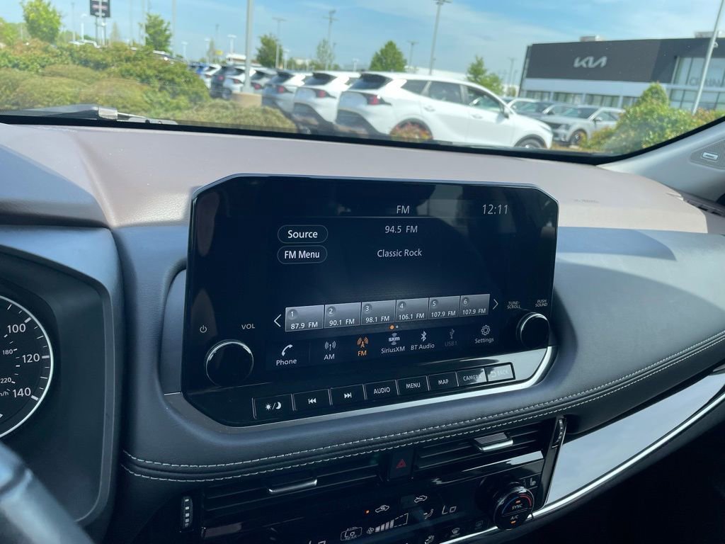 Used 2023 Nissan Rogue SL w/ SL Premium Package image 16