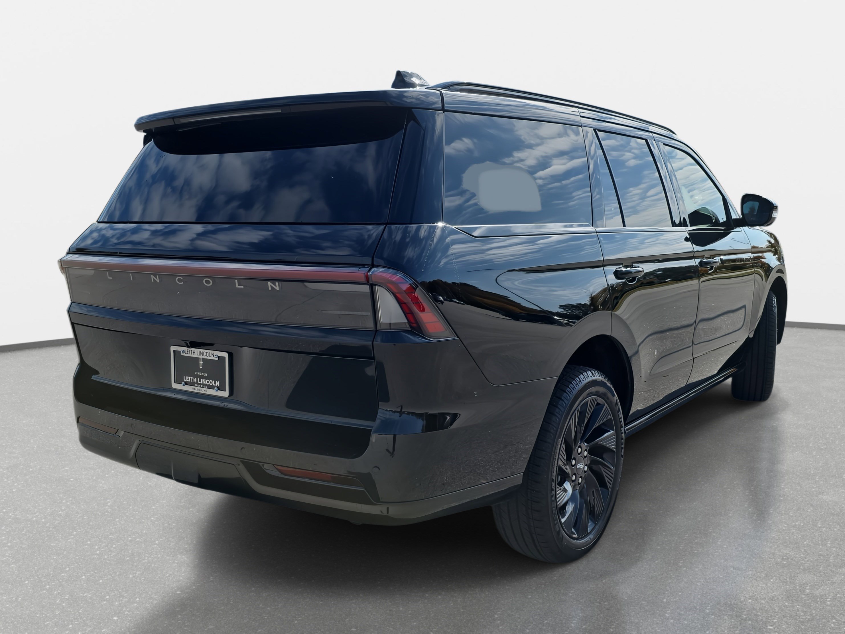 New 2025 Lincoln Navigator Reserve w/ Jet Appearance Package image 5