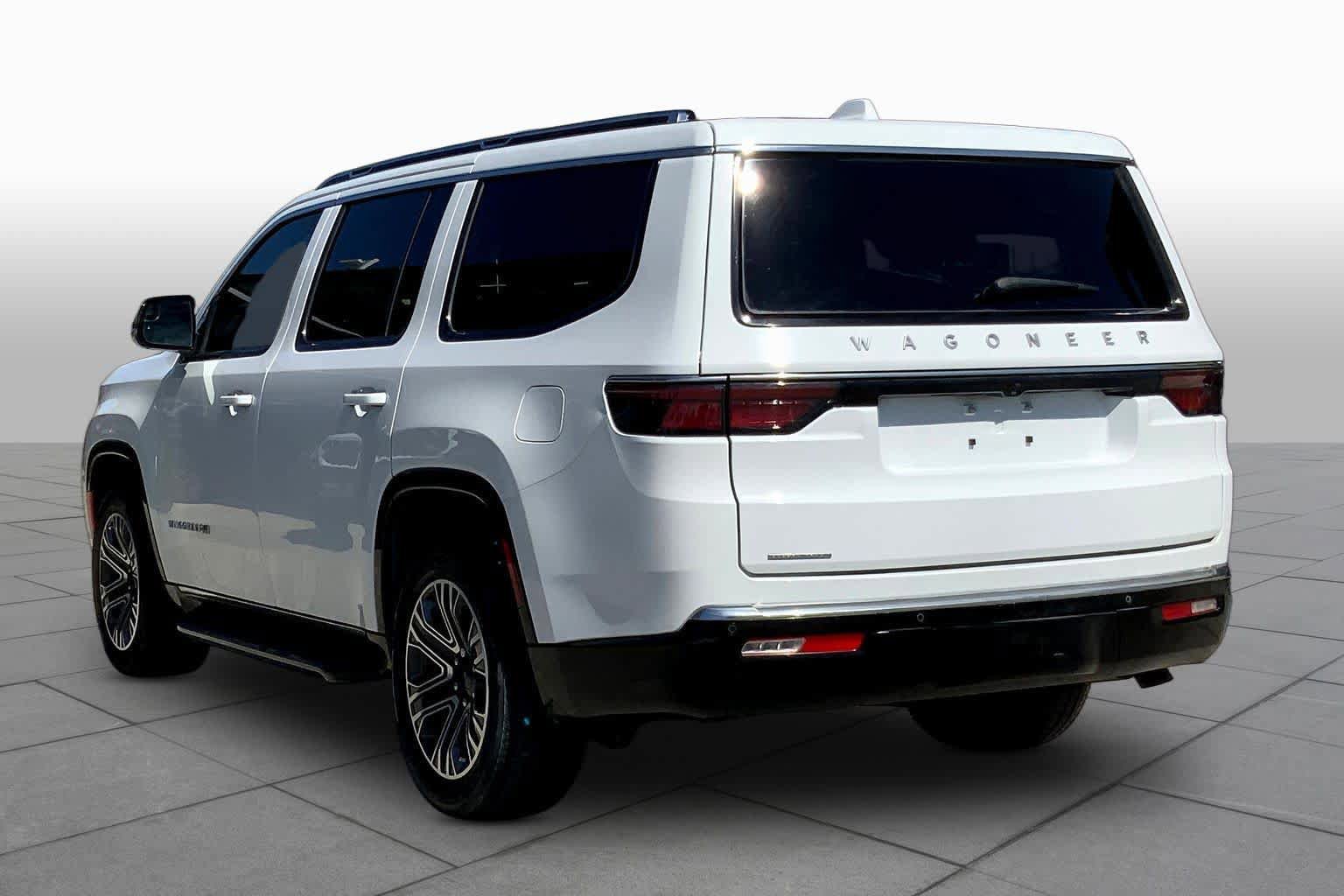 Used 2023 Jeep Wagoneer 4WD w/ Premium Group I image 12