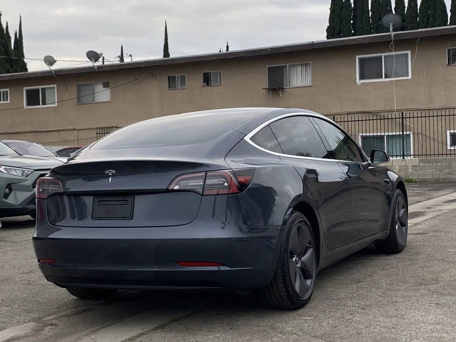 Used 2019 Tesla Model 3 Standard Range Plus image 4