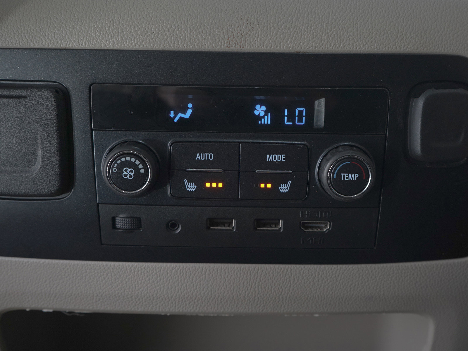 Used 2018 GMC Yukon Denali image 23