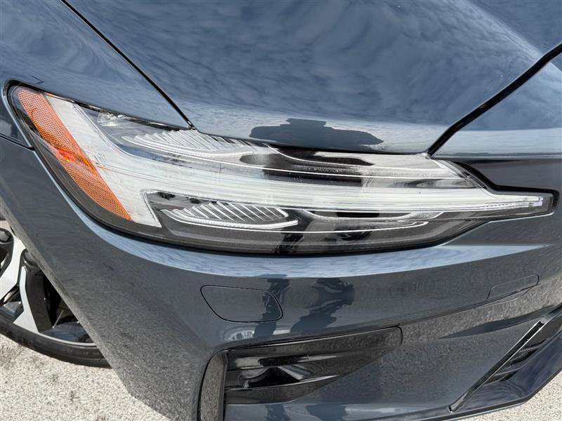 Used 2023 Volvo S60 B5 Core image 17