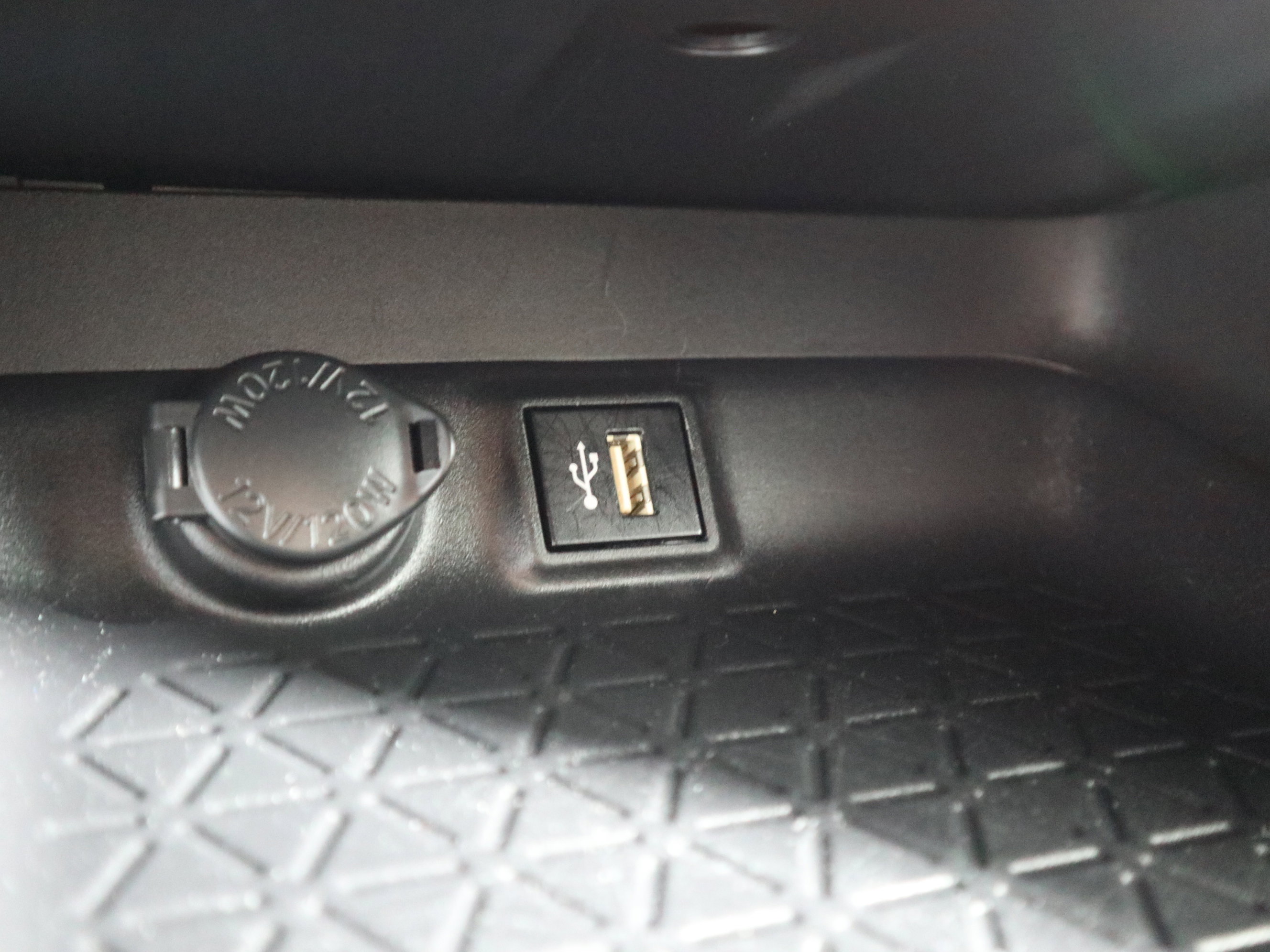 Used 2024 Toyota RAV4 LE AWD/4WD image 30