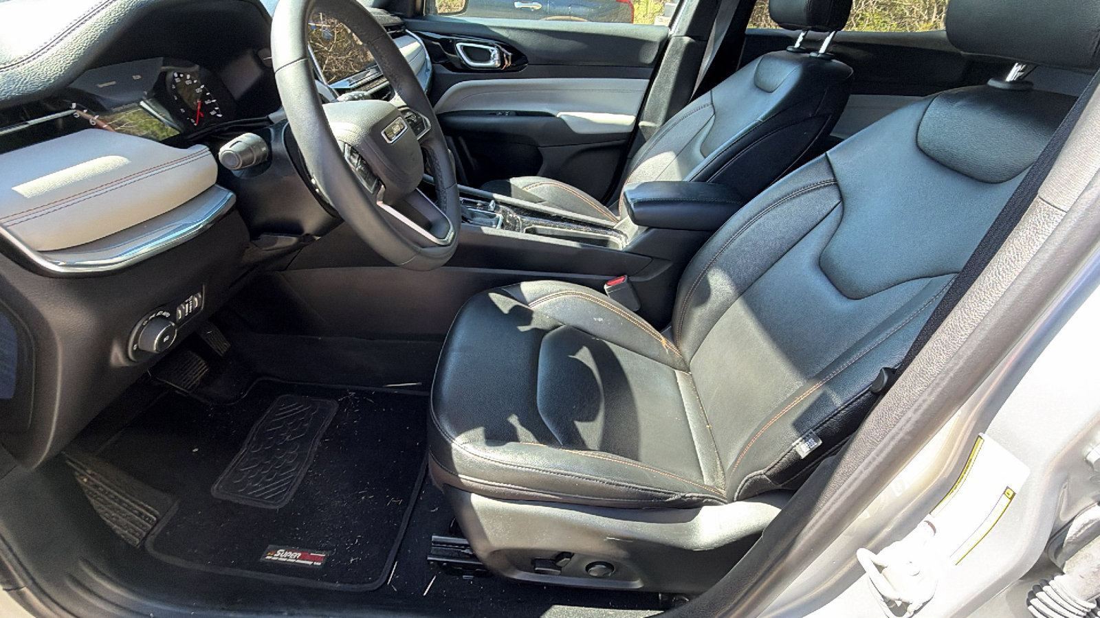 Used 2024 Jeep Compass Limited image 16