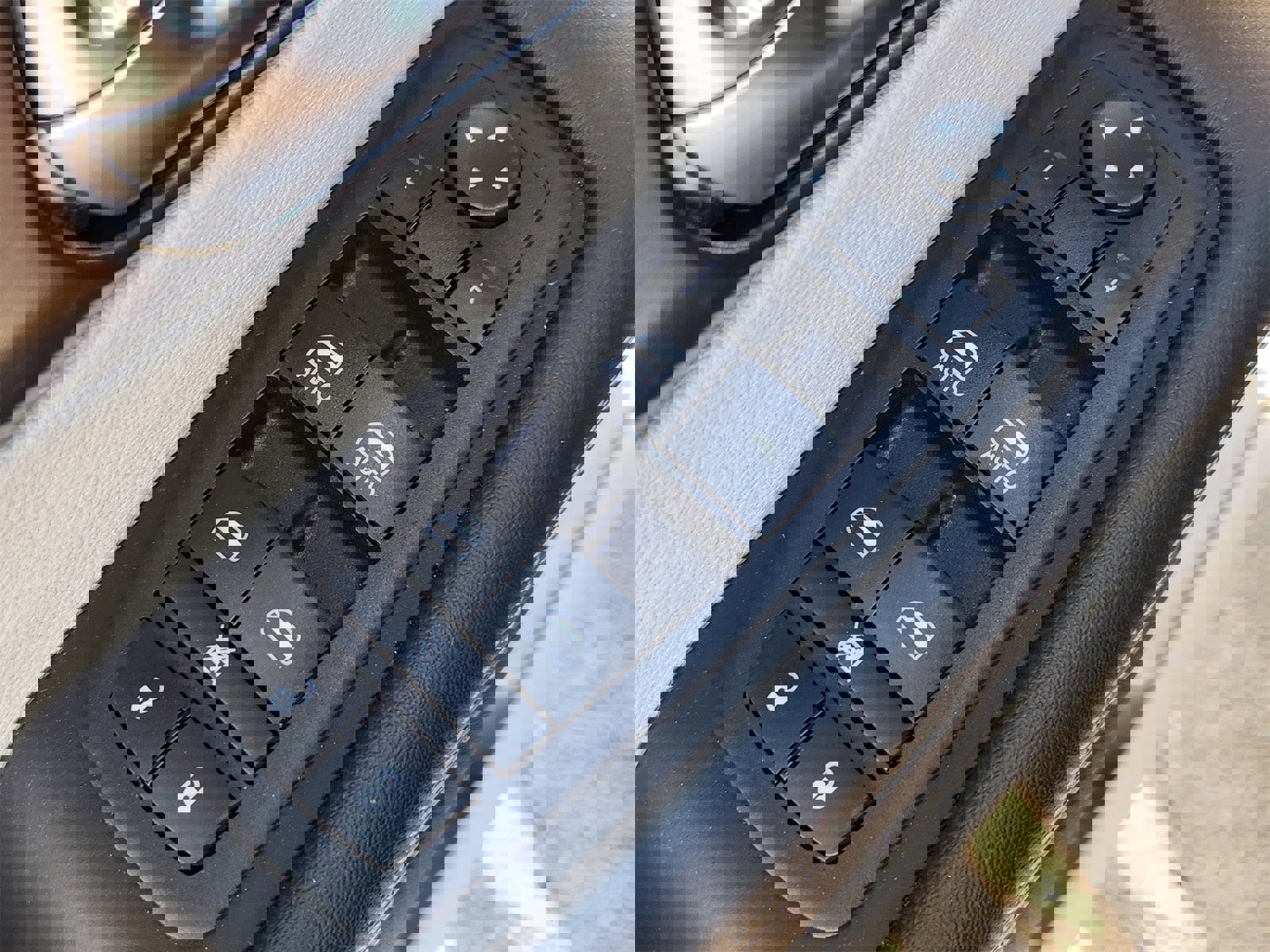 Certified 2024 Chrysler Pacifica Touring-L image 32