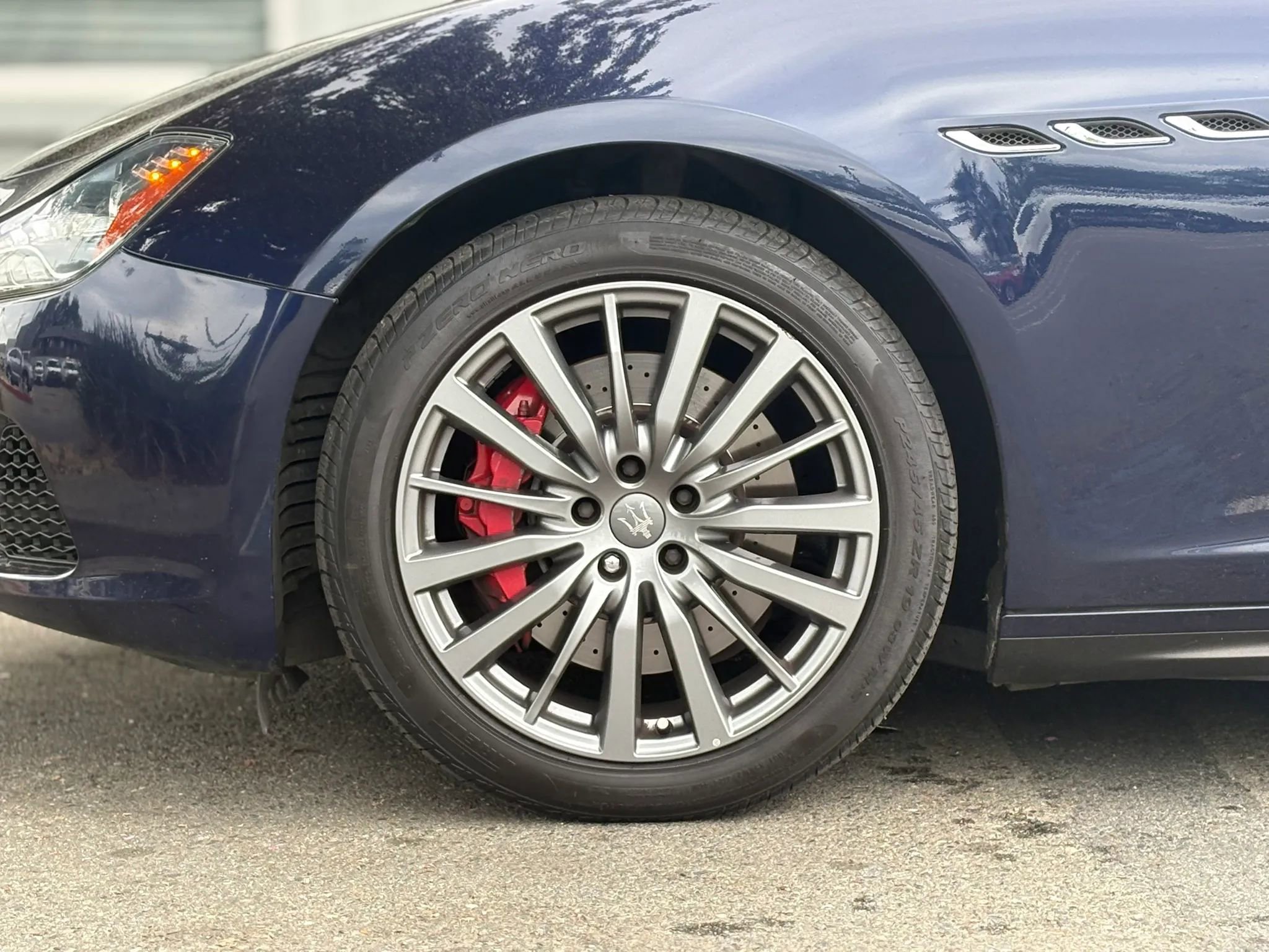 Used 2017 Maserati Ghibli S image 32