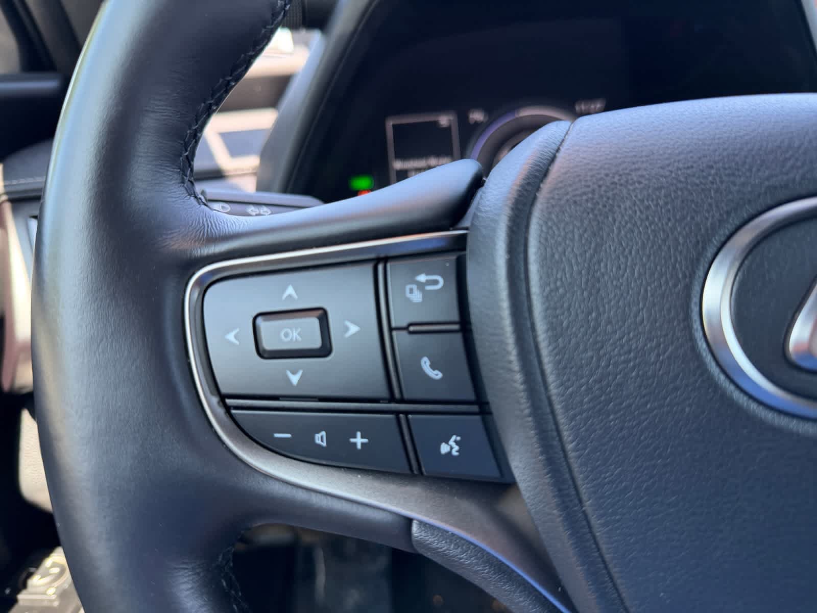 Used 2024 Lexus UX 250h AWD w/ Premium Package image 24