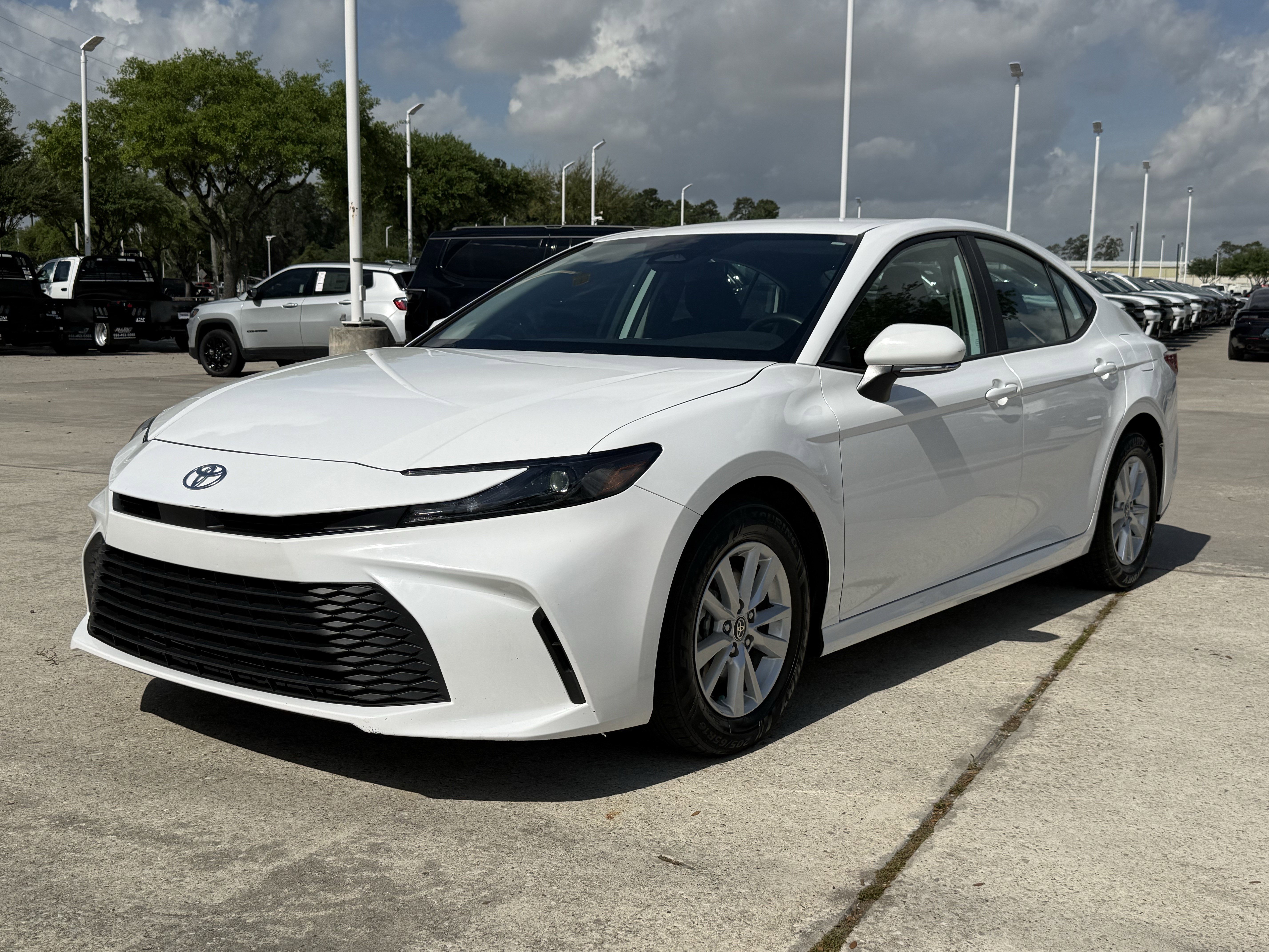 Used 2025 Toyota Camry LE FWD image 10