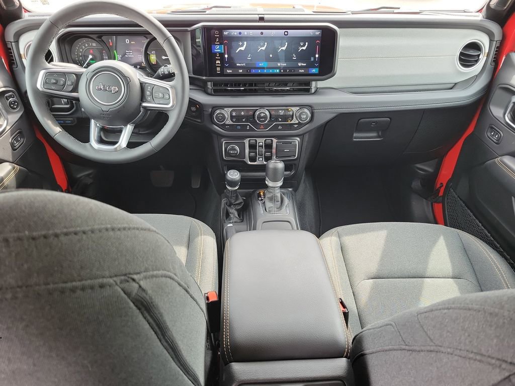 Used 2025 Jeep Wrangler Unlimited Sahara image 14