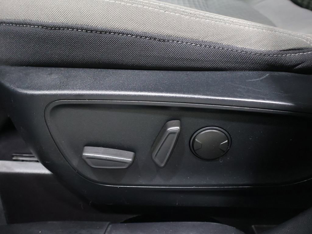 Used 2020 Ford Escape SE image 12