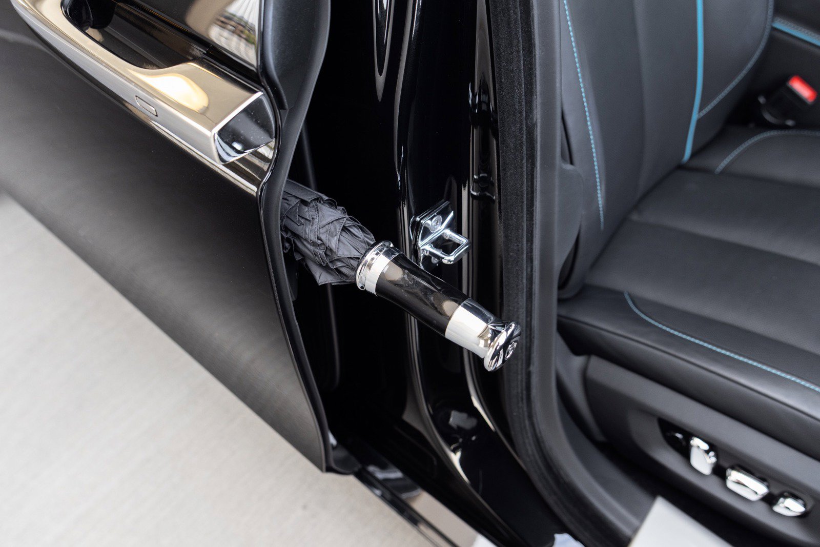 Used 2023 Rolls-Royce Ghost Black Badge w/ Black Badge Ghost Package AWD/4WD image 69