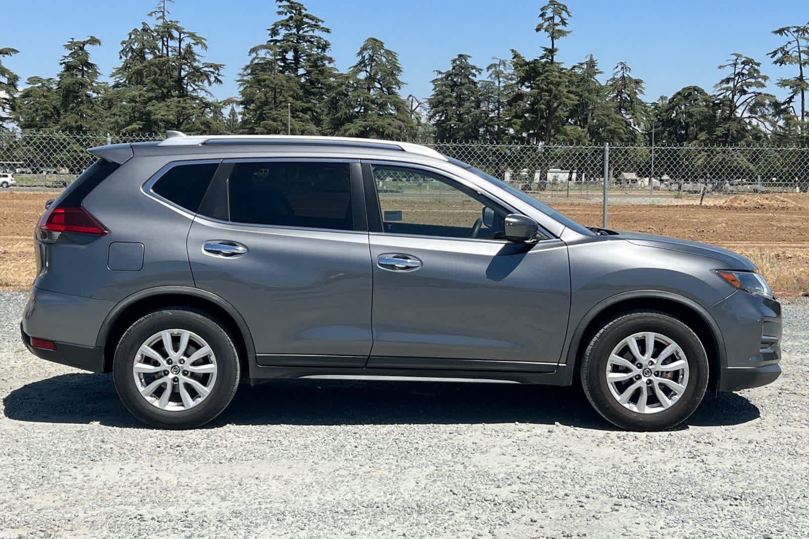 Used 2019 Nissan Rogue S w/ Special Edition Package FWD image 9