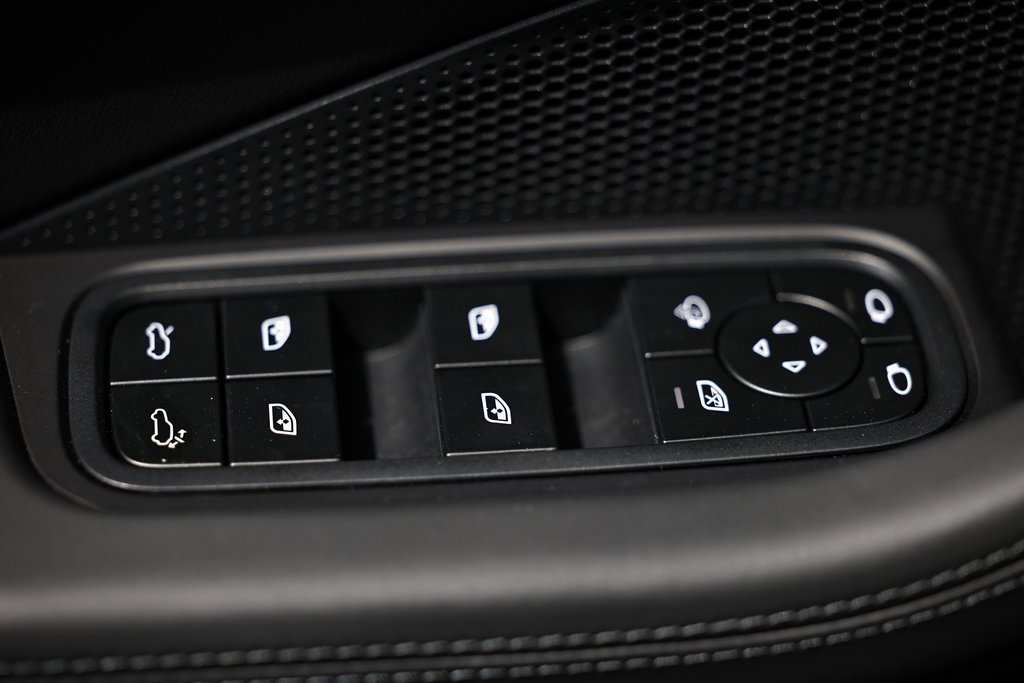 New 2025 Porsche Macan Electric image 19