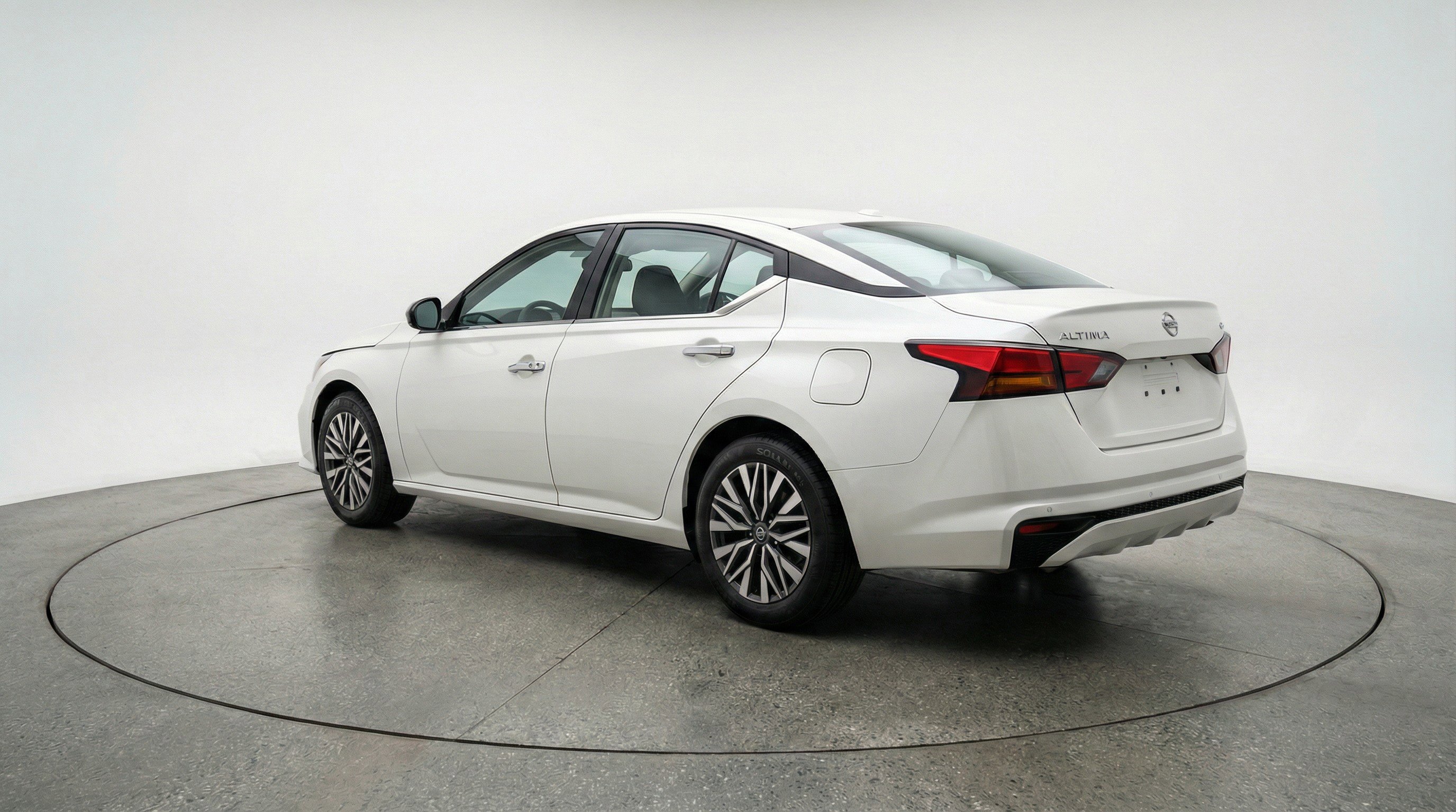 Used 2025 Nissan Altima 2.5 SV image 6