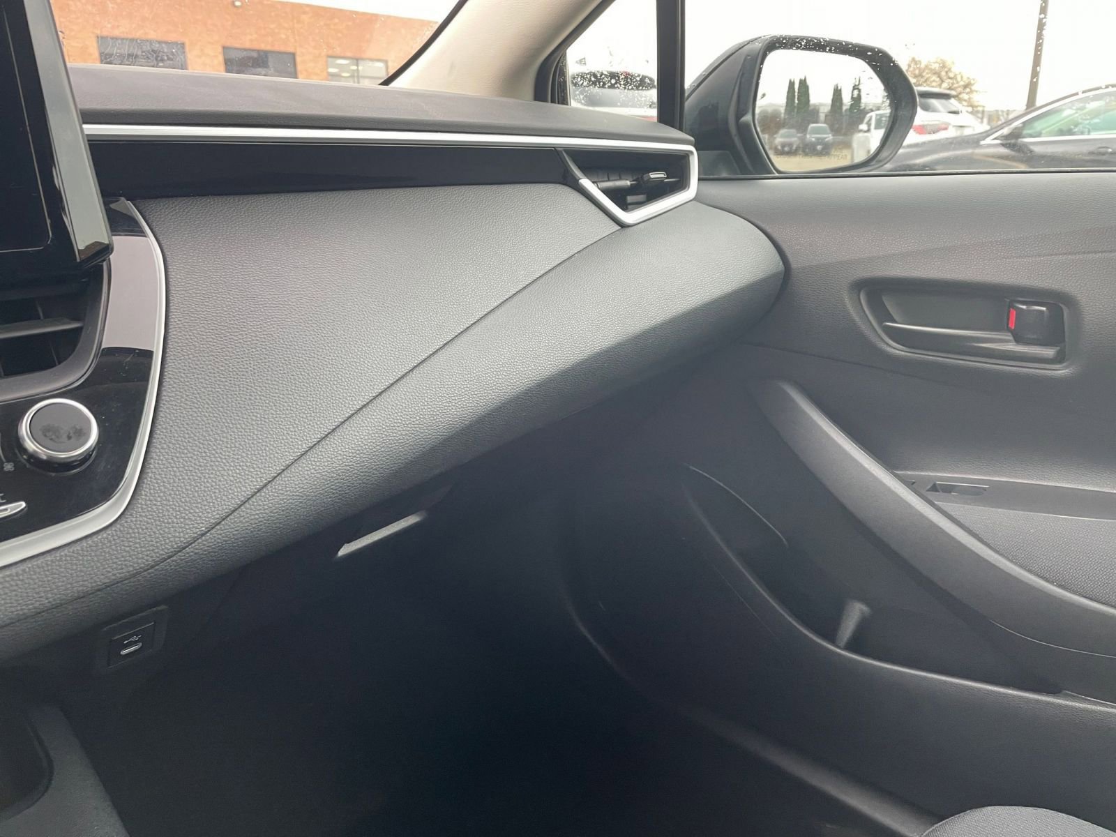 Used 2024 Toyota Corolla LE image 33