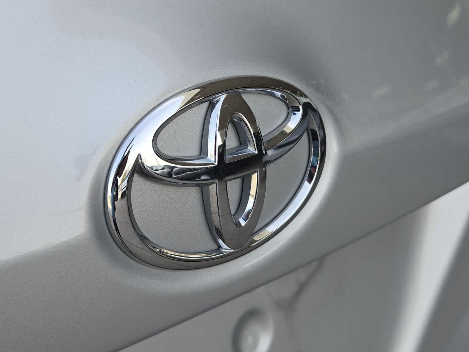 Used 2019 Toyota Corolla LE w/ Carpet Mat Package (TMS) FWD image 12