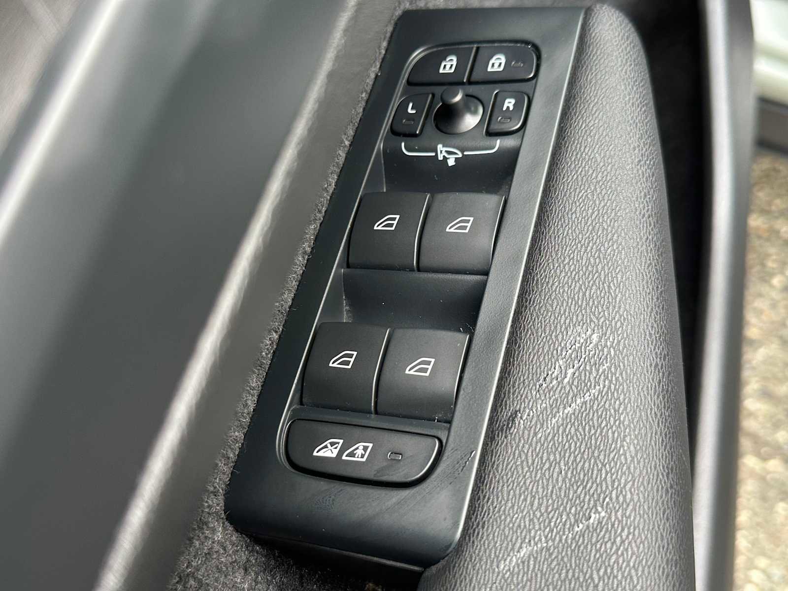 Certified 2023 Volvo C40 P8 Recharge Ultimate image 21