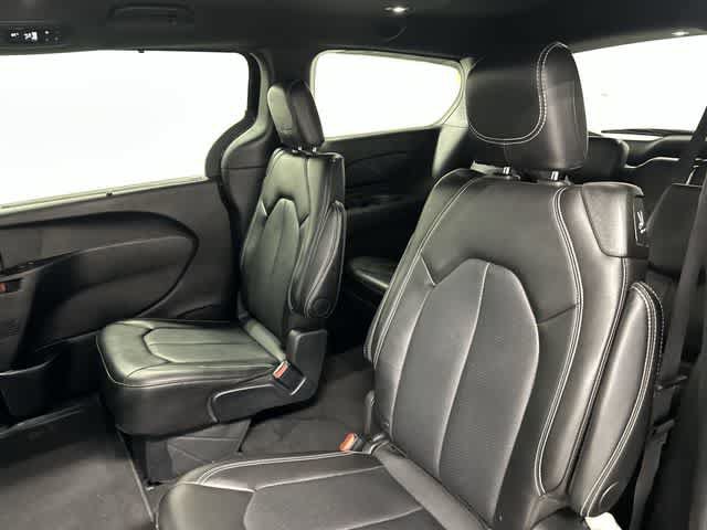 Used 2025 Chrysler Pacifica Select FWD image 14