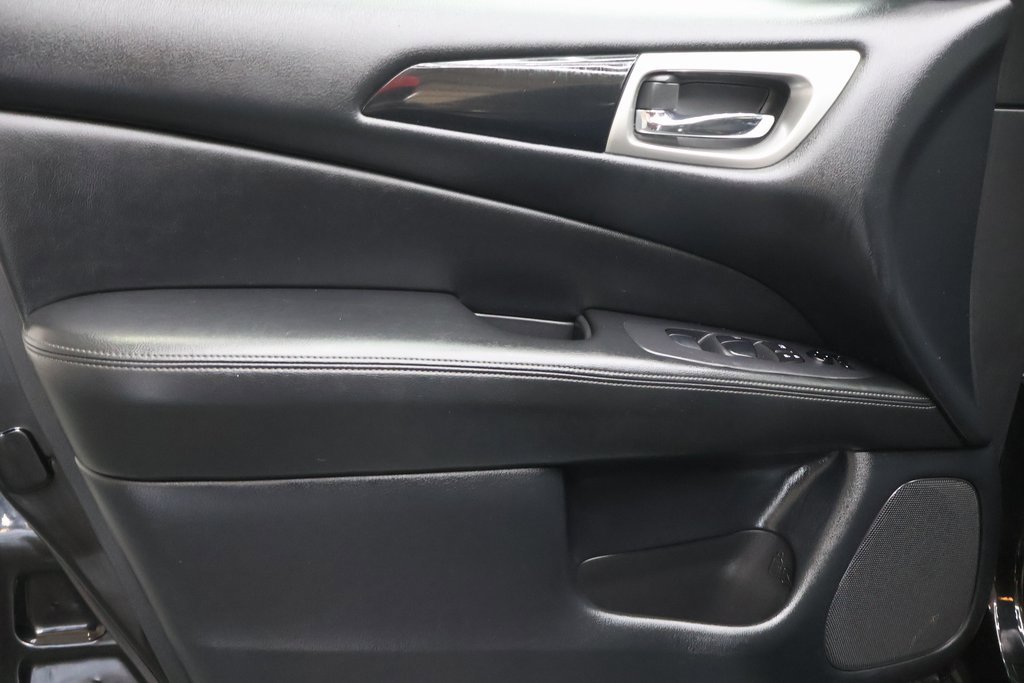 Used 2020 Nissan Pathfinder S image 17