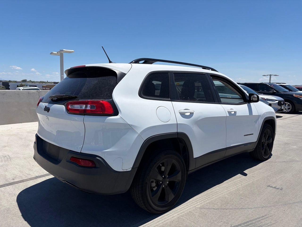 Used 2018 Jeep Cherokee Latitude w/ Altitude Package FWD image 2
