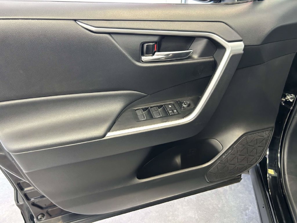 Used 2024 Toyota RAV4 XLE FWD image 16