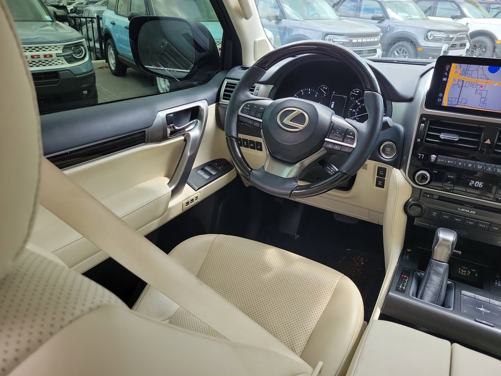 Used 2023 Lexus GX 460 Luxury w/ Accessory Package image 12