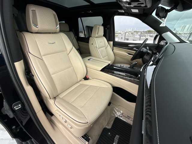 Used 2021 Cadillac Escalade Premium Luxury w/ Driver Assist Tech Package AWD/4WD image 27
