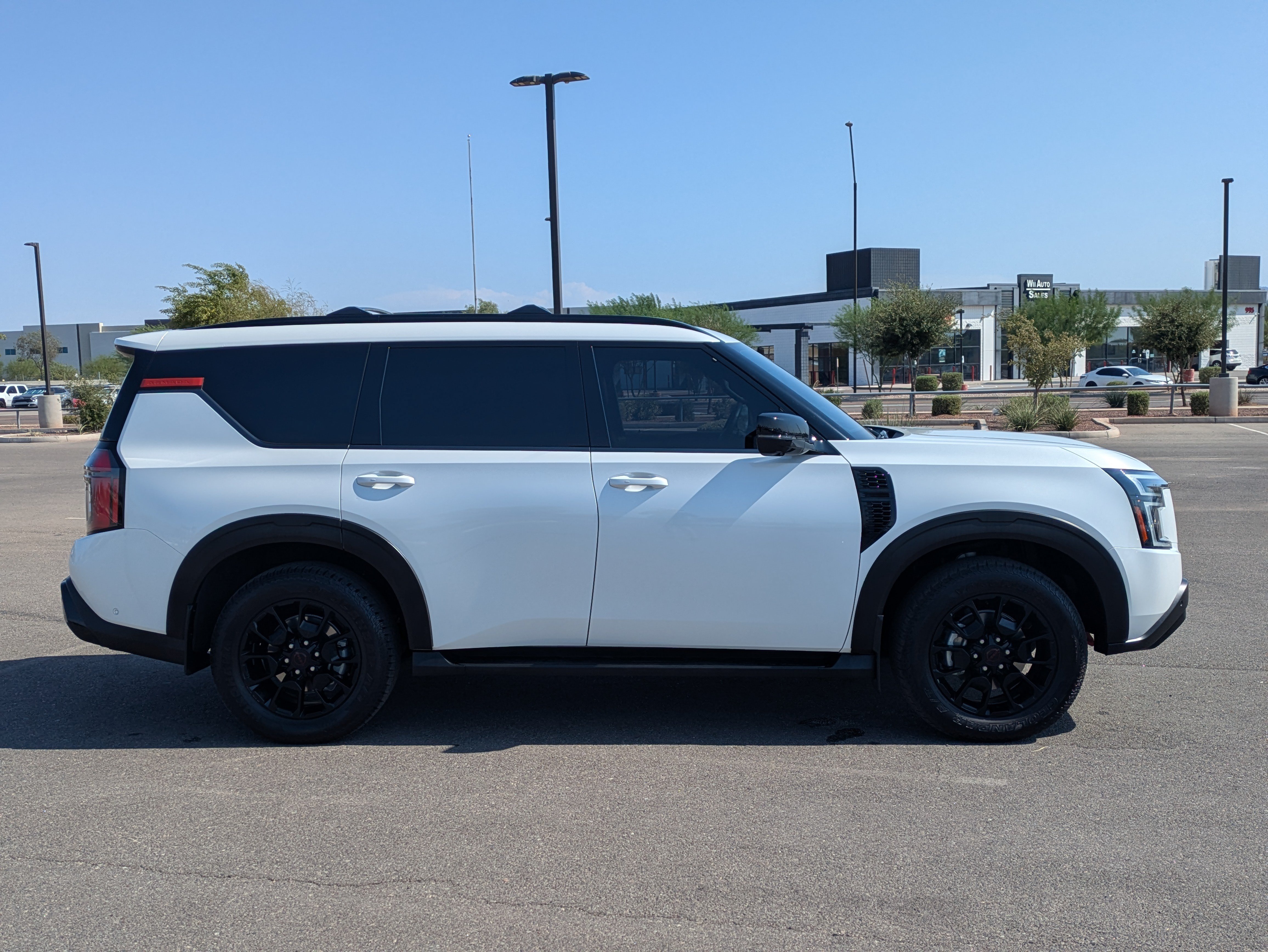 Used 2025 Nissan Armada PRO-4X w/ Pro-4X Premium Package AWD/4WD image 6