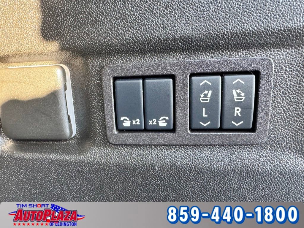 Used 2025 GMC Yukon XL Denali AWD/4WD image 40