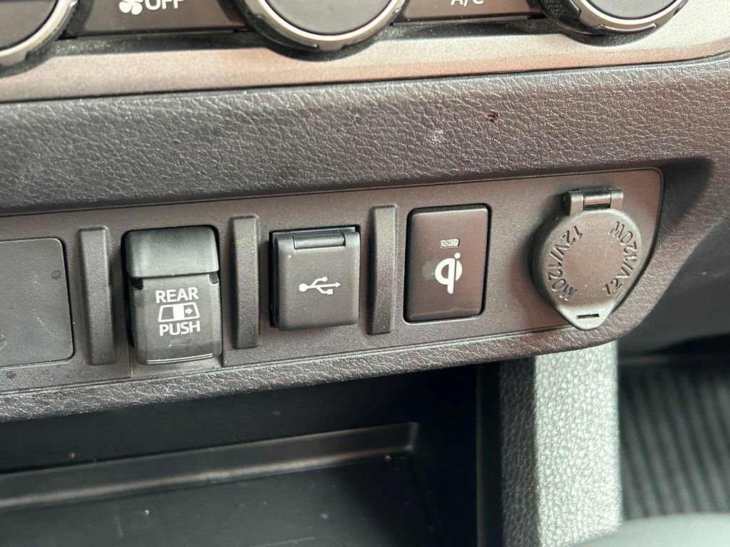 Certified 2022 Toyota Tacoma TRD Off-Road AWD/4WD image 29