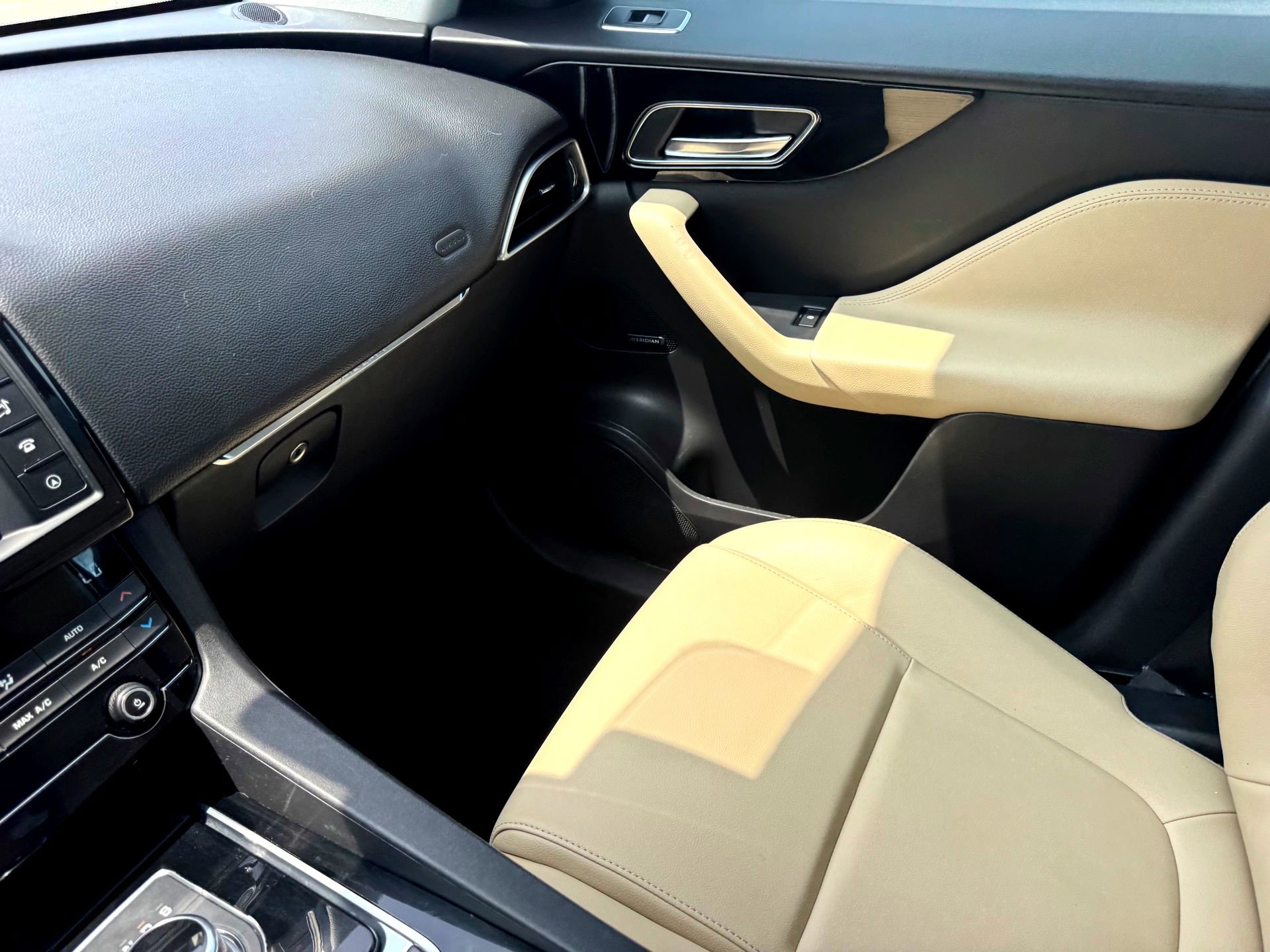 Used 2018 Jaguar F-PACE Premium AWD/4WD image 32