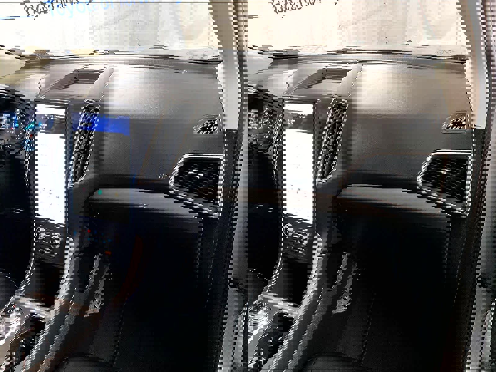 Used 2024 Ford Edge SEL image 26