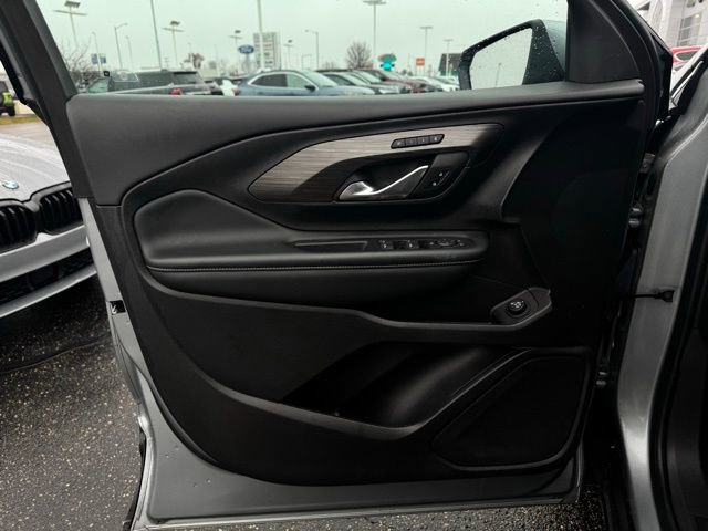Used 2024 GMC Terrain SLT image 13