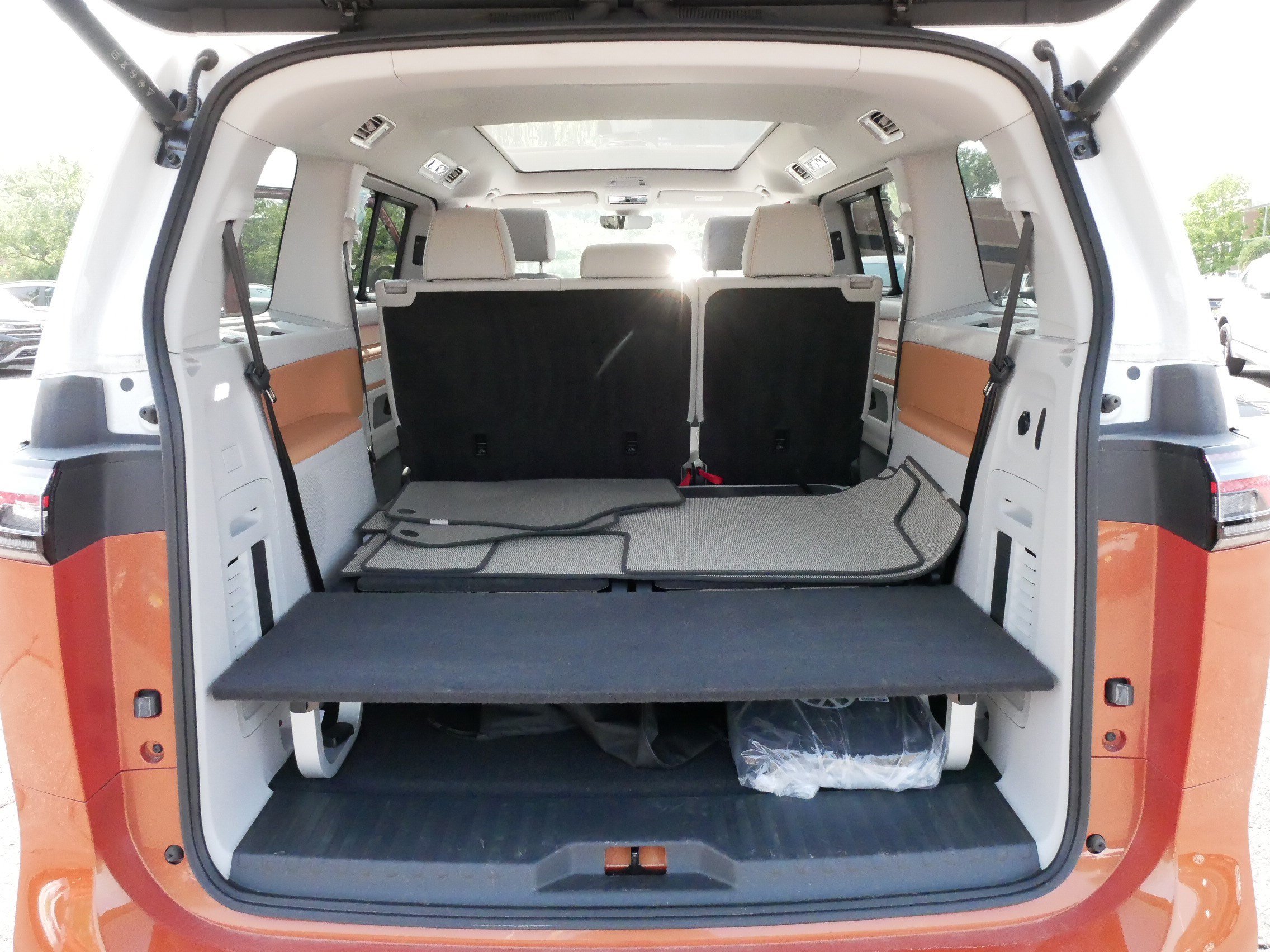 Certified 2025 Volkswagen ID. Buzz Pro S Plus RWD image 18