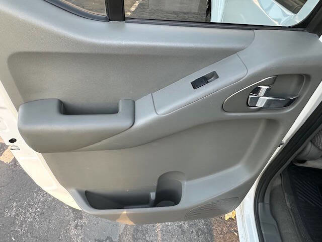 Used 2009 Nissan Frontier SE w/ SE Value Truck Pkg image 17